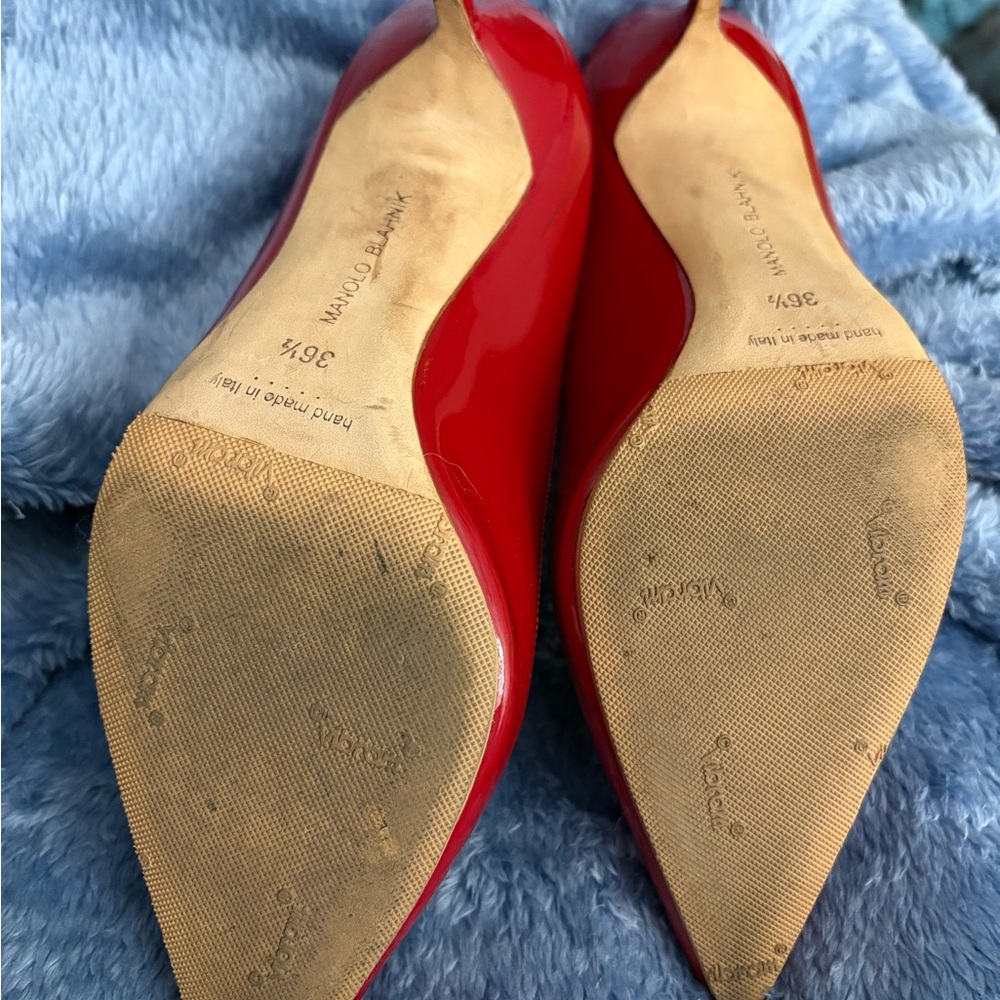 Manolo Blahnik Red Heels with Glossy Patent Leather and Pointed Toe Design - Picture 3 of 6